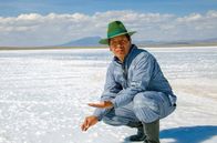 Magische Anden – Amado Bautista gewinnt Speisesalz im Salar de Uyuni-der größten Salzpfanne der Erde.
