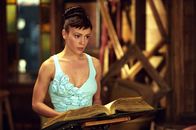 Charmed - Zauberhafte Hexen – Phoebe (Alyssa Milano) schafft es mittels eines "Finde eine verlorene Liebe"-Zauberspruchs zu Cole. Er bitte Phoebe, das Gremoir zu beschaffen und den dort beinhalteten Auferstehungs-Zauberspruch für ihn zu benutzen.
