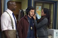 Brooklyn Nine-Nine – Terry Jeffords (Terry Crews, l.), Jake Peralta (Andy Samberg), Amy Santiago (Melissa Fumero)