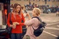 Think Big! – Nicole Pütz (Hanna Plaß, l.); Johanna (Annina Euling, r.)