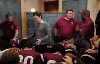 Young Sheldon – (v.r.n.l.) Coach Wilkins (Doc Farrow); George Cooper sen. (Lance Barber); Pastor Rob (Dan Byrd)