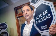 Dick, dicker, fettes Geld – Der chilenische Senator Guido Girardi, ein ehemaliger Kinderarzt, ist in nur wenigen Jahren zur Bête-noire der Branche geworden. Girardi war ein unermüdlicher Verfechter des Verbraucherschutzes.