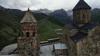 Geheime Nazi-Expeditionen – Burg Houska wurde im 13. Jahrhundert auf einer Anhöhe nahe Prag errichtet. Sie kam im Jahre 1939 in den Besitz der Nazis und wurde zur Lagerstätte der geraubten esoterischen Schriften.