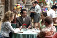 Monk – (v.li.): Bitty Schram (Sharona Fleming), Tony Shalhoub (Adrian Monk), Emma Bates (Michelle).