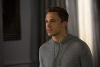 The Royals – Findet interessante Informationen über seine Bruder heraus: Liam (William Moseley) ...