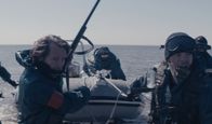 neoriginal: Sløborn – Erik (Manuel Harder, r.) und Paul (Sascha Reimann, l.) sind den Flüchtigen dicht auf den Fersen.