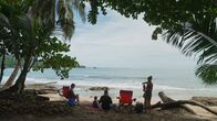 Auf und davon – Auf und davon Staffel 17 Folge 6 Familie Burkhalter geniesst ein Picknick am Strand. 2026 Copyright: SRF