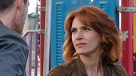 Standing Tall – Sara (Maya Sansa, r.) will Valerio (Alessandro Gassmann, l.) nicht sagen, woher das Veilchen an ihrem Auge stammt.