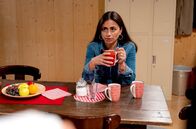 Sturm der Liebe – Lale (Yeliz Simsek) gerät vor Miro und Greta in Erklärungsnot.