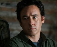 The Contract – Will während eines Campingausfluges die Differenzen mit seinem Sohn überwinden: Ray (John Cusack). Doch dann muss er ums Überleben kämpfen ...