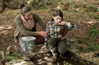 The Quiet Girl – Mit Eibhlín (Carrie Crowley, li.) entdeckt Cáit (Catherine Clinch, re.) den Zauber des Familienlebens auf dem Land.