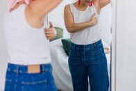 Visite (MDR) – Woman performing breast self examination for cancer awareness