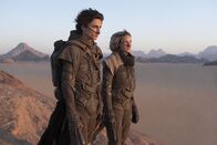 Dune – L-R: Paul Atreides (Timothée Chalamet) und Lady Jessica (Rebecca Ferguson)