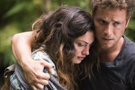 Take Down - Die Todesinsel – Amy Tilton (Phoebe Tonkin) und Kyle Hartmann (Jeremy Sumpter)