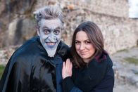Checker Tobi – Checker Tobi mit Maskenbildnerin Caterina Veronesi beim Hexen-CheckÂ