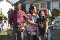 Baskets – (v.l.n.r.) Dale Baskets (Zach Galifianakis); Nicole (Ellen D. Williams); Crystal (Julia Rose)