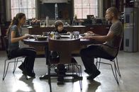 I Am Legend – v.l.n.r.: Alice Braga, Charlie Tahan) gibt: Robert Neville (Will Smith, r.) ...