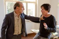 Tatort – Hauptkommissar Andreas Keppler (Martin Martin Wuttke, links) konfrontiert Christian Scheidt (Uwe Bohm, rechts) mit der Tat. Dieser streitet heftig ab, etwas mit dem Mord an Harald Kosen zu tun zu haben.