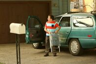 The Middle – Erkennt, warum er Rückenschmerzen hat: Brick (Atticus Shaffer) ...