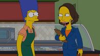 Die Simpsons – Der neue Job ist für Marge (l.) eine Chance, Homer zu unterstützen, doch was hat ihre Chefin (r.) vor?