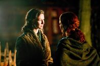 Outlander - Die Highland-Saga – Caitriona Balfe (Claire Randall Fraser), Sophie Skelton (Brianna Randall Fraser).