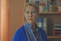 Springflut – Die Leiterin der Kriminalpolizei, Mette Olsäter (Cecilia Nilsson), ist eine sehr engagierte, mutige und erfolgreiche Polizistin. Wird sie auch diesen komplizierten Mordfall auflösen?