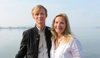 Krause kommt! – Pierre M. Krause besucht die Schriftstellerin Gaby Hauptmann , die mit einem traumhaften Ausblick in ihrem haus in Allensbach am Bodensee lebt. Zwei Tage taucht Pierre M. Krause ein in das Leben einer erfolgreichen Autorin.