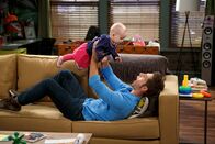 Baby Daddy – Emma (Ember und Harper Husak, oben); Ben (Jean-Luc Bilodeau, unten)