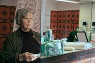 Neumatt – Neumatt Staffel 1 2020 Produktion: Zodiac Pictures Ltd Regie: Sabine Boss/Pierre Monnard Buch: Marianne Wendt Folge 8 Hauptmotiv 2 Weiss nicht mehr weiter: Marlise Fischer als Trudi Wyss