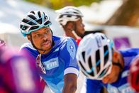 Death in Paradise – Der Teamkollege von Anton Maduro (Osi Oskereafor) erleidet einen tödlichen Fahrradunfall, welcher sich später als Mord entpuppt.