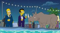 Die Simpsons – "Die Simpsons", "Bitte lächeln!." Als Marges alter Verehrer Artie Ziff die Simpsons zu seiner Hochzeit einlädt, gehen sie nur widerwillig zu dem Fest. Noch gut ist Marge und Homer in Erinnerung, wie Artie versucht hat, einen Keil zwischen sie zu treiben. Ihr Unbehagen nimmt noch zu, als sich herausstellt, dass Arties zukünftige Braut ein Klon von Marge ist. Unterdessen zaubert eine neue Zahnspange ein Dauerlächeln in Lisas Gesicht. Prompt schnellen ihre Beliebtheitswerte an der Schule rasant in die Höhe.
