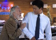 Fresh off the Boat – Old Joe (Patrick Gorman, l.); Eddie Huang (Hudson Yang, r.)