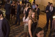 Lucifer – Um den letzten Teil des flammenden Schwerts zu finden, arbeitet Charlotte (Tricia Helfer, M.) sogar mit der Polizei zusammen ...