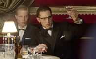 Legend – Ronnie Kray (Tom Hardy, links) und Leslie Holt (Charley Palmer Rothwell, rechts)