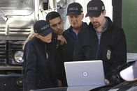 Navy CIS – L-R: Ellie Bishop (Emily Wickersham), Nick Torres (Wilmer Valderramma), Leroy Jethro Gibbs (Mark Harmon), Timothy McGee (Sean Murray)