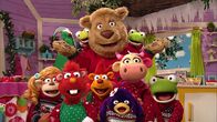 ABC Bär Adventkalender – Der ABC Bär und seine Freunde zählen die Tage bis zum Weihnachtsabend und füllen die Wartezeit mit lustigen Zahl- und Buchstabenspielen.