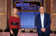 Wer weiß denn sowas? – Treten bei "Wer weiß denn sowas?" als Kandidat:innen gegeneinander an: Die beiden "Die Höhle der Löwen"-Investor:innen Dagmar Wöhrl (l.) und Georg Kofler (r.).