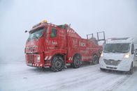 Ice Road Rescue - Extremrettung in Norwegen – Thords Paulsen big rescue truck standing next to a RV.
