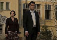 Zwei Wochen Chef – Erst spät erfährt Sara (Felicitas Woll, l.), warum David Karp (Torben Liebrecht, r.) so schonungslos die Schließung der Filialen vorantreibt ...