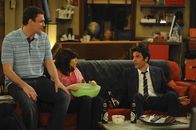 How I Met Your Mother – Wieder zu Hause: Ted (Josh Radnor, r.), Lily (Alyson Hannigan, M.) und Marshall (Jason Segel, l.) ...