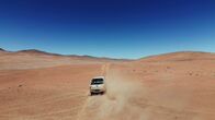 Katastrophen der Erdgeschichte – Der Astrophysiker Prof. Thomas Henning fährt mit einem Geländewagen durch die Atacama-Wüste zur astronomischen Beobachtungsstation, dem Paranal-Observatorium.