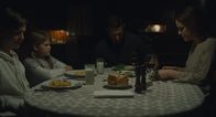 The Lodge – (v.l.n.r.) Aiden Hall (Jaeden Martell); Mia Hall (Lia McHugh); Richard Hall (Richard Armitage); Grace (Riley Keough)