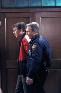 Malcolm mittendrin – Hal (Bryan Cranston, l.) und Police Officer (Dennis Cockrum)