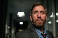 Luther – Benny (Michael Smiley) hat eine Spur, die er verfolgt.