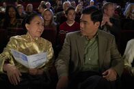 Fresh off the Boat – Grandma Huang (Lucille Soong, l.); Louis Huang (Randall Park, r.)