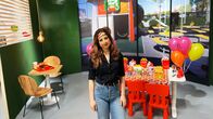 ZDFzeit: McDonald's: Die Insider - Die Tricks des Fast-Food-Riesen – Vier Insider, die jahrelang für McDonald's gearbeitet haben, verraten exklusiv die cleveren Marketingtricks des Fast-Food-Giganten.