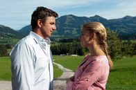 Der Bergdoktor – Hans Sigl (Dr. Martin Gruber), Ines Lutz (Anne Meierling).