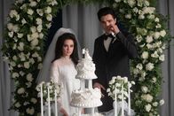 Filmnacht im ZDF: Priscilla – Trotz mehrerer Beziehungskrisen heiraten Priscilla Beaulieu (Cailee Spaeny, l.) und Elvis Presley (Jacob Elordi, r.).