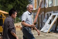 Gran Torino – L-R: Thao (Bee Vang) und Walt Kowalski (Clint Eastwood)