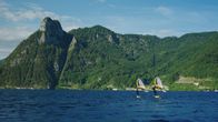 Urlaub daheim – Bianca Heschl und Stefan Spießberger beim Wingfoilen am Traunsee